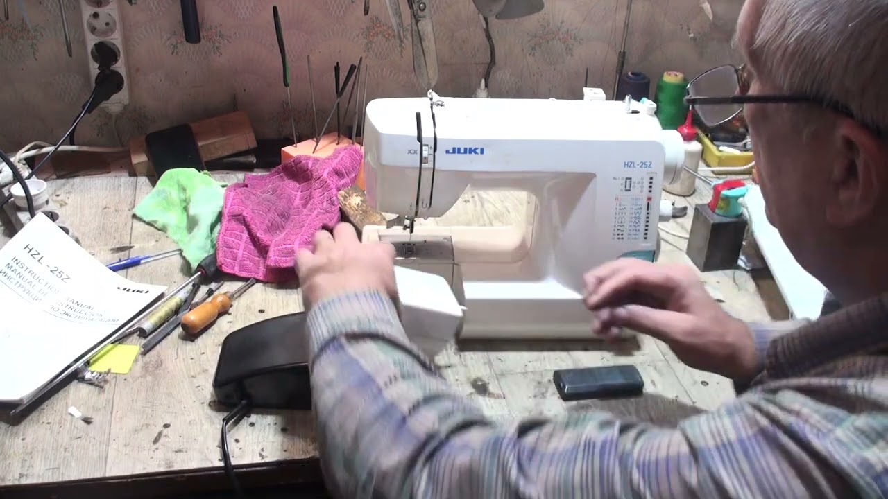 Швейная машина Juki HZL-25Z. Компактная,отличная машина из 00-х.