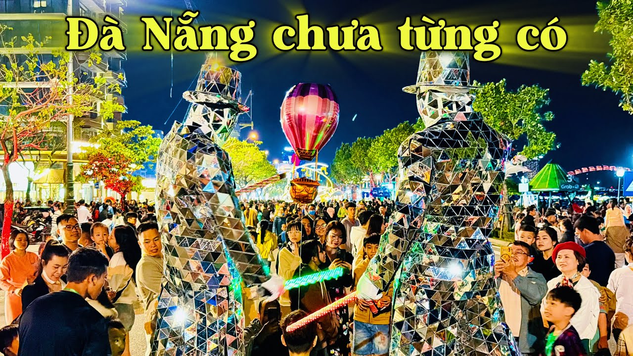 Hơn 40 năm, lần đầu thấy Đà Nẵng trang trí đêm cuối năm đẹp đến vậy
