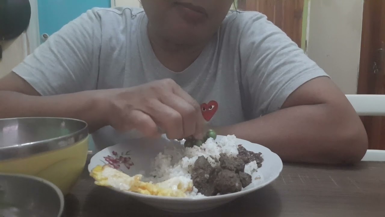 Makan malam dengan ati ampela & telur ceplok sauur sup lalap lunca
