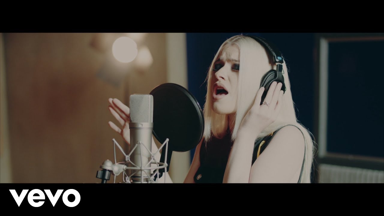 Alice Chater - Heartbreak Hotel (Piano Acoustic Version