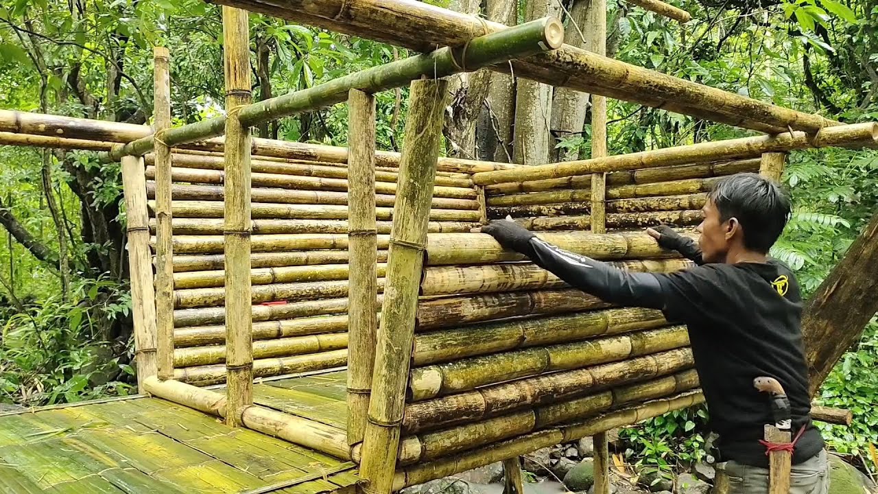 MEMBUAT PONDOK BAMBU DI HUTAN, MAKAN ENAK, HUJAN DERAS TIDUR NYENYAK