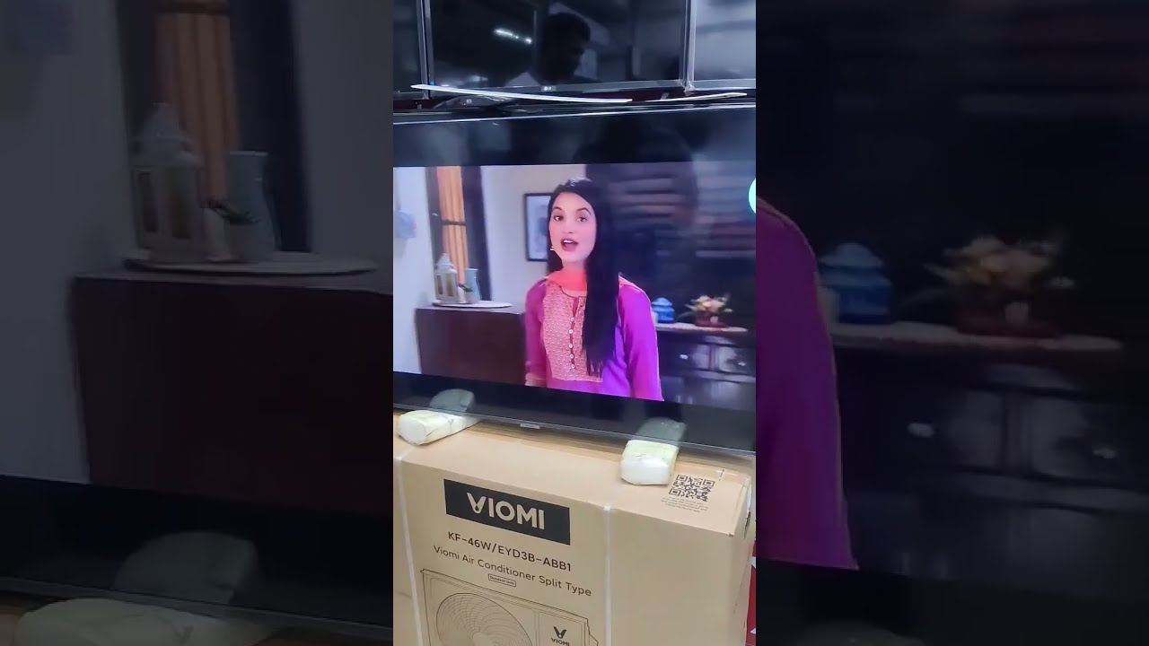Unboxing Samsung 50 inch UHD 4K smart tv Samsung 50&Prime; UHD 4K Smart TV | UA50AU7700 in a shop.