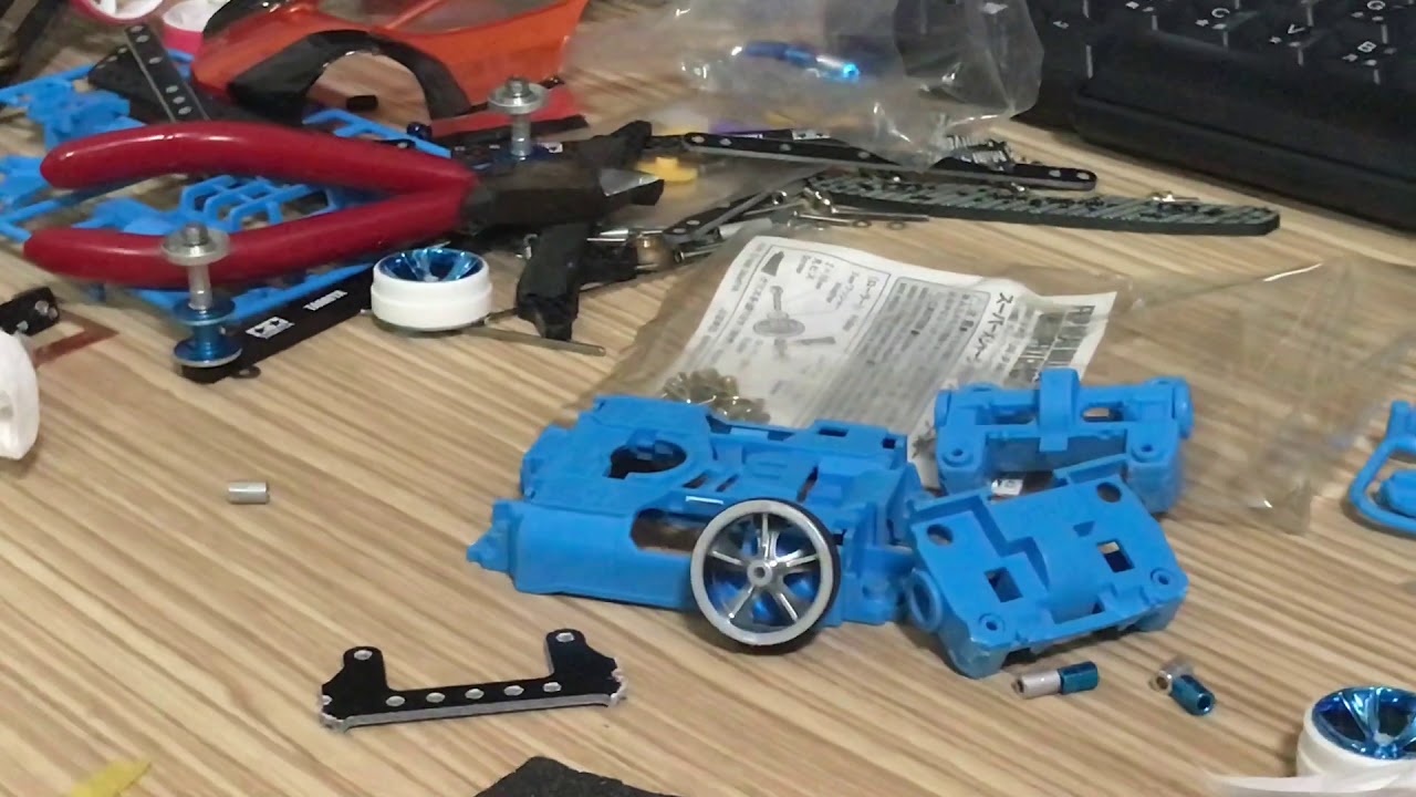 田宮四驅車 避震車教學! 前置作業 !假如老爹把實際的組車畫面完整的過程給全程錄影下來的話會花掉XX小時?