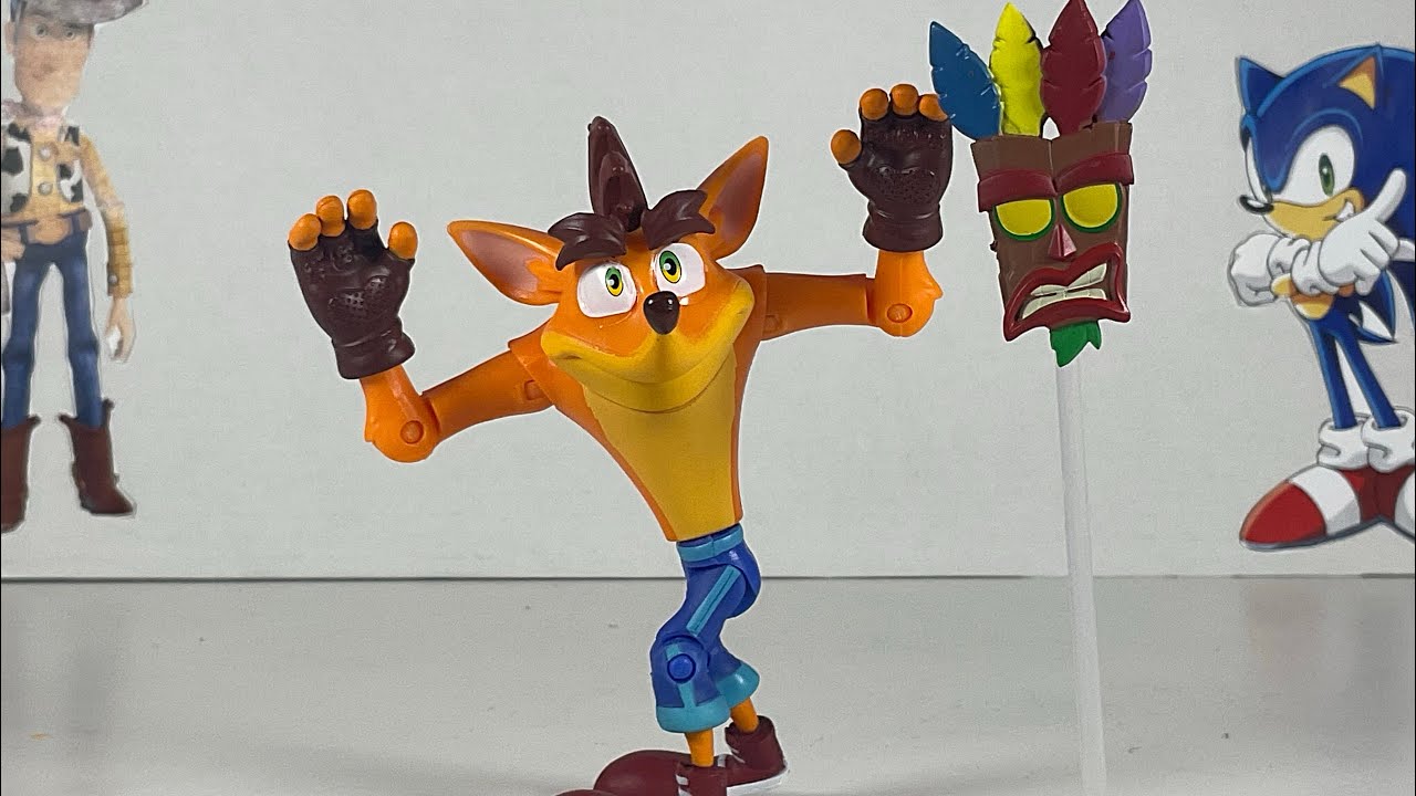 Обзор стандартных фигурок Crash Bandicoot и Aku Aku