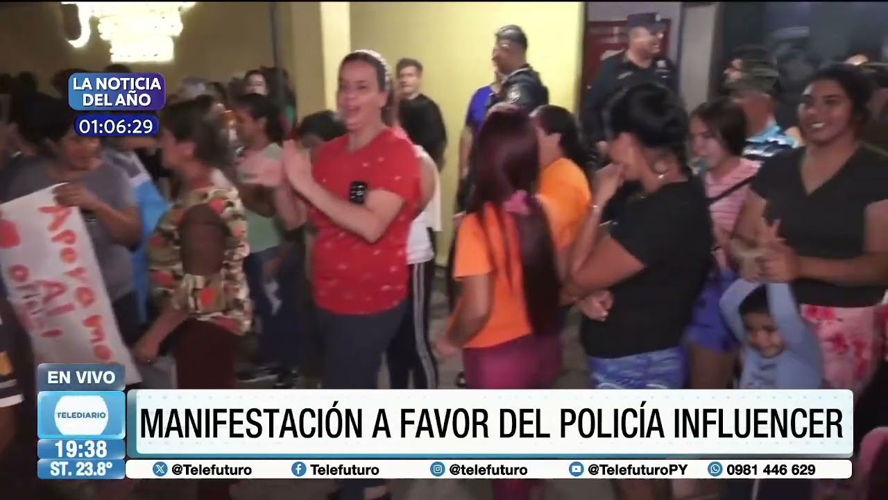 Pobladores se manifiestan a favor del policía influencer