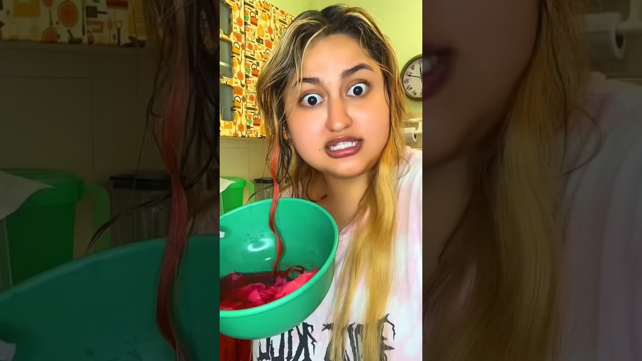 PINTÁNDOME EL CABELLO CON PAPEL ROSADO
