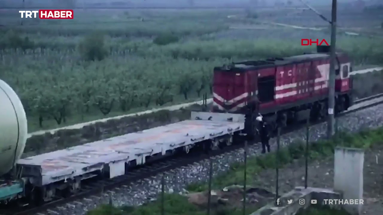 Makinist treni durdurdu, kurye iftarlık siparişi yetiştirdi