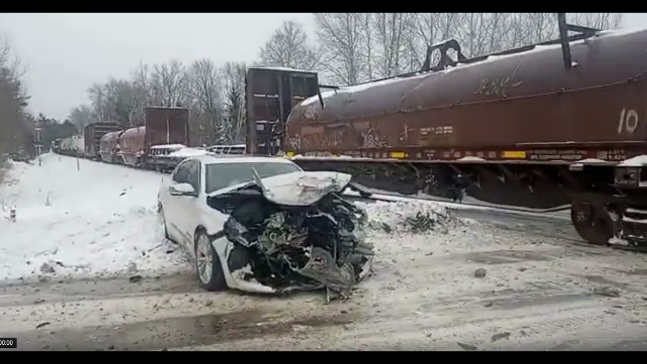 Car vs CN A450 in Wallace Mi + Chasing it from Powers Mi, to Peshtigo Wi