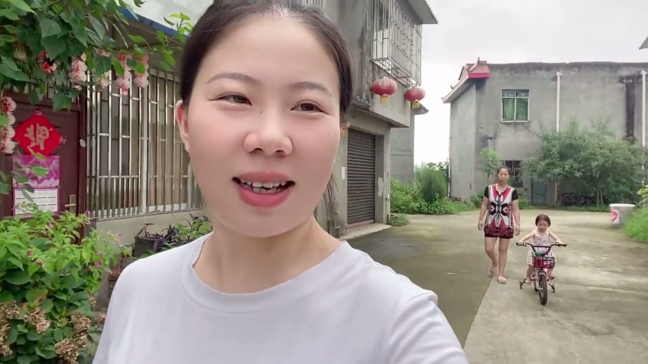 妈妈一句话居然把宝贝逗哭了，太小气了吧，这样教育孩子有问题吗