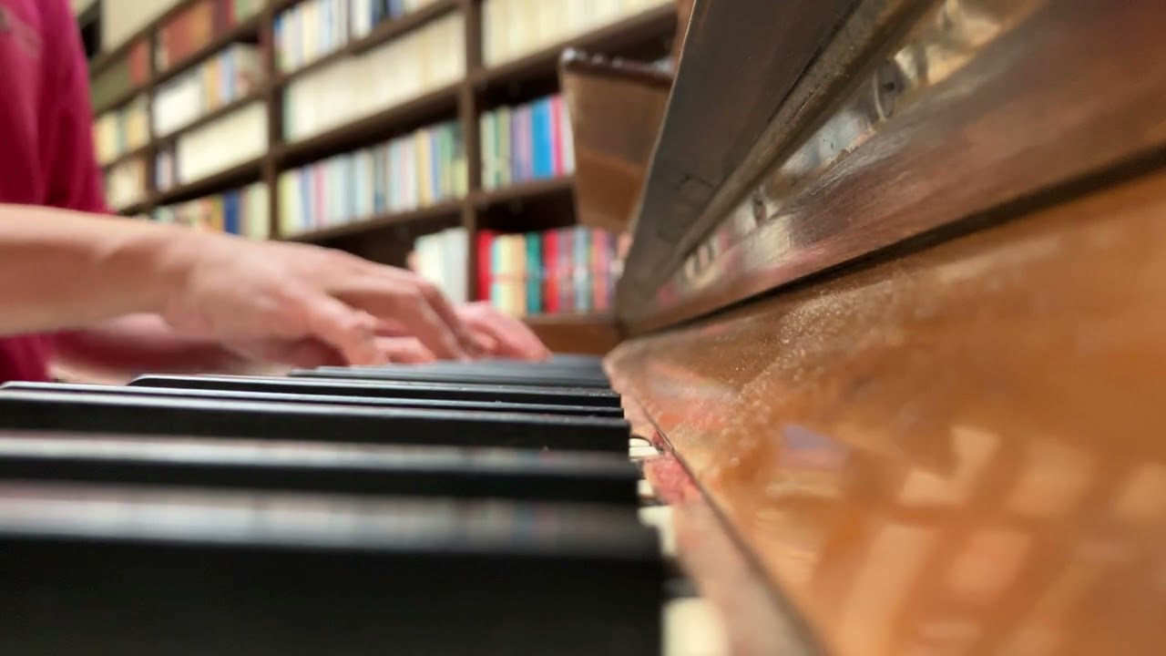Yun-lun Hsieh plays piano solo version of “Shenandoah” by Nikki Iles!