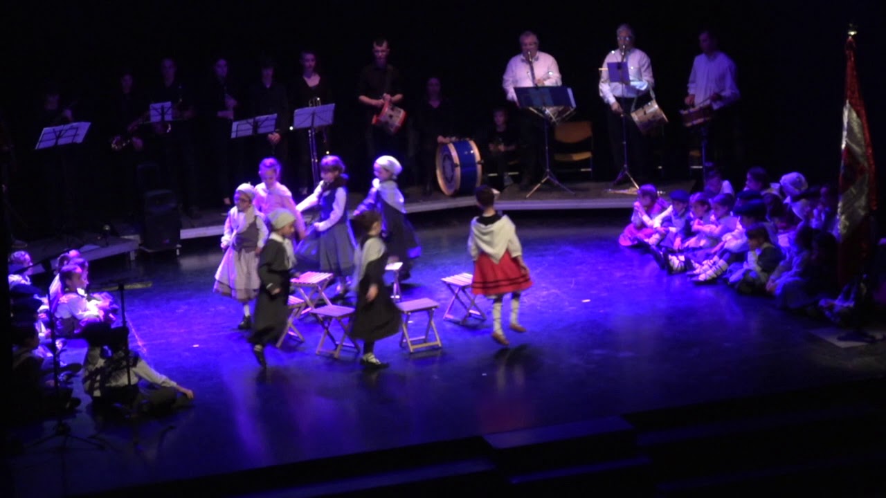 DANTZARIS DE SANGÜESA EN AUDITORIO 27 04 2019