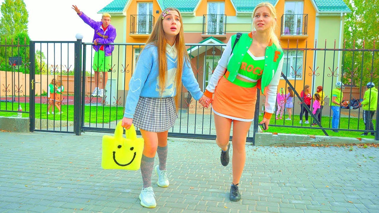 DIANA E SUA MELHOR AMIGA FUGIRAM DE SMILE! Namorado abandonado