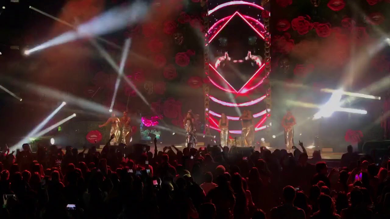 Boomerang + Mi Religión + Mil Años Luz + Asesina #BravaTour