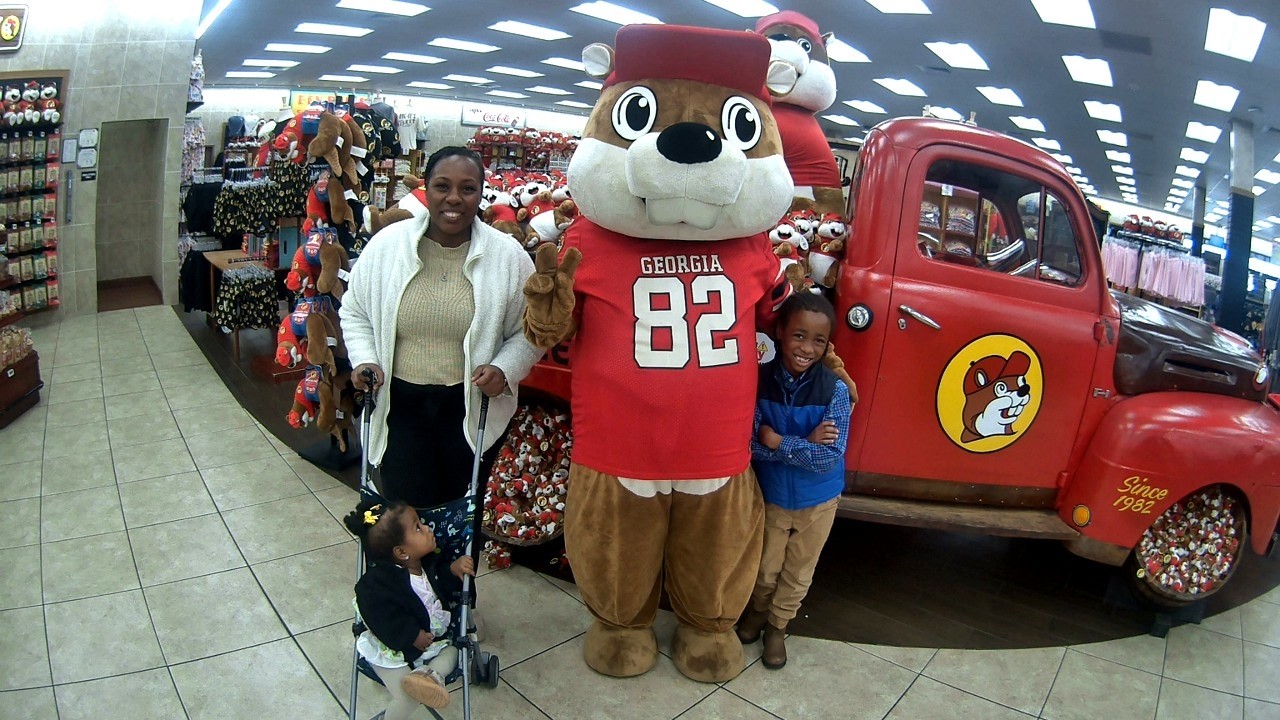 Buc-ee’s Food Review: What You SHOULD Buy & What To Skip! (MUST WATCH)