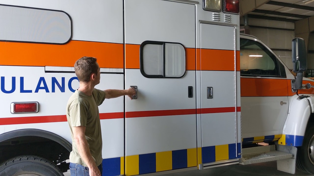 2006 GMC Topkick 4500 / Braun Chief XL ambulance for sale
