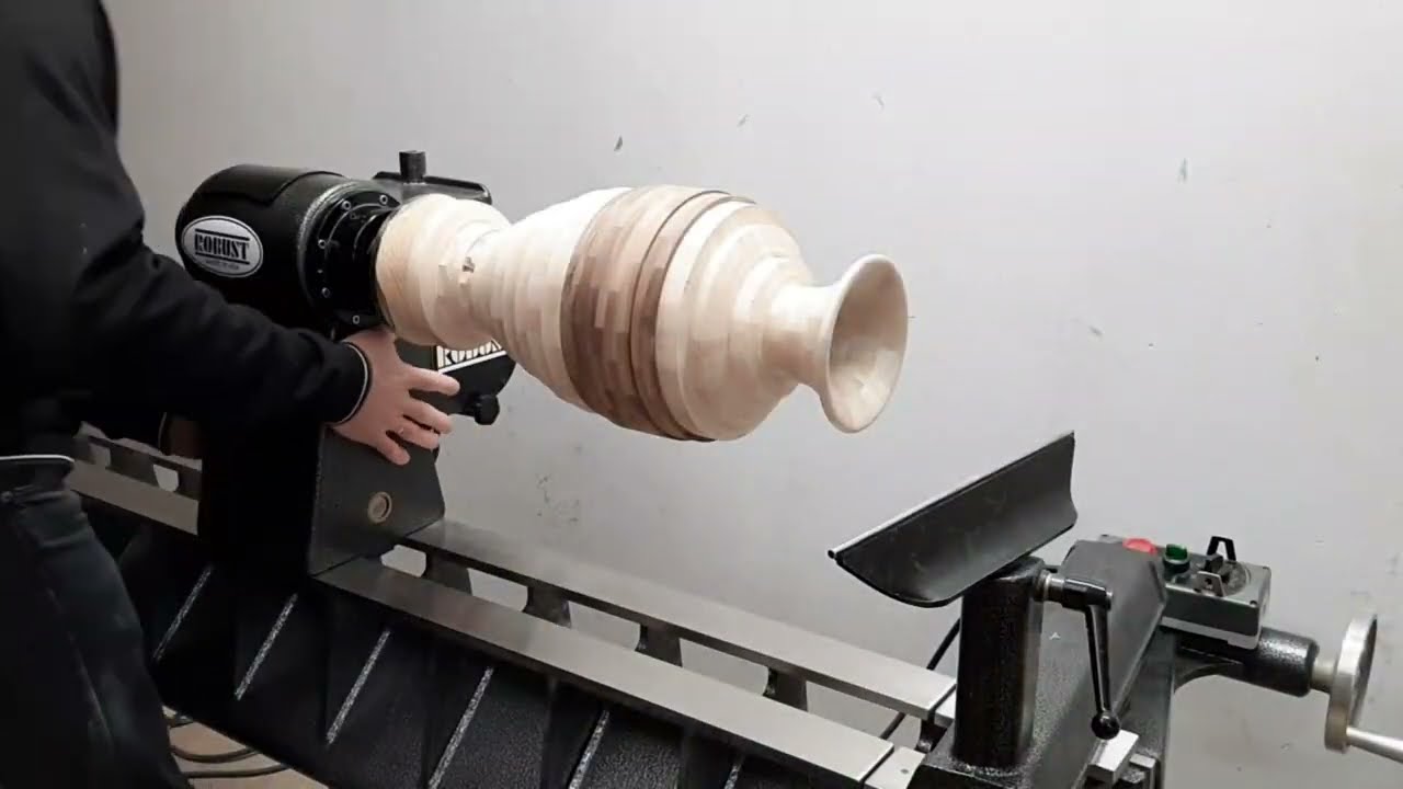 Segmented vase turning on Robust lathe