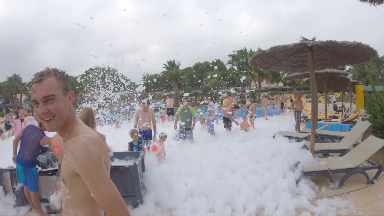 FOAM PARTY: TUI MAGIC LIFE CALA PADA IBIZA