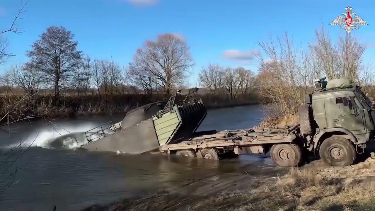 Russian engineering troops deployed a Pontoon bridge in Kursk