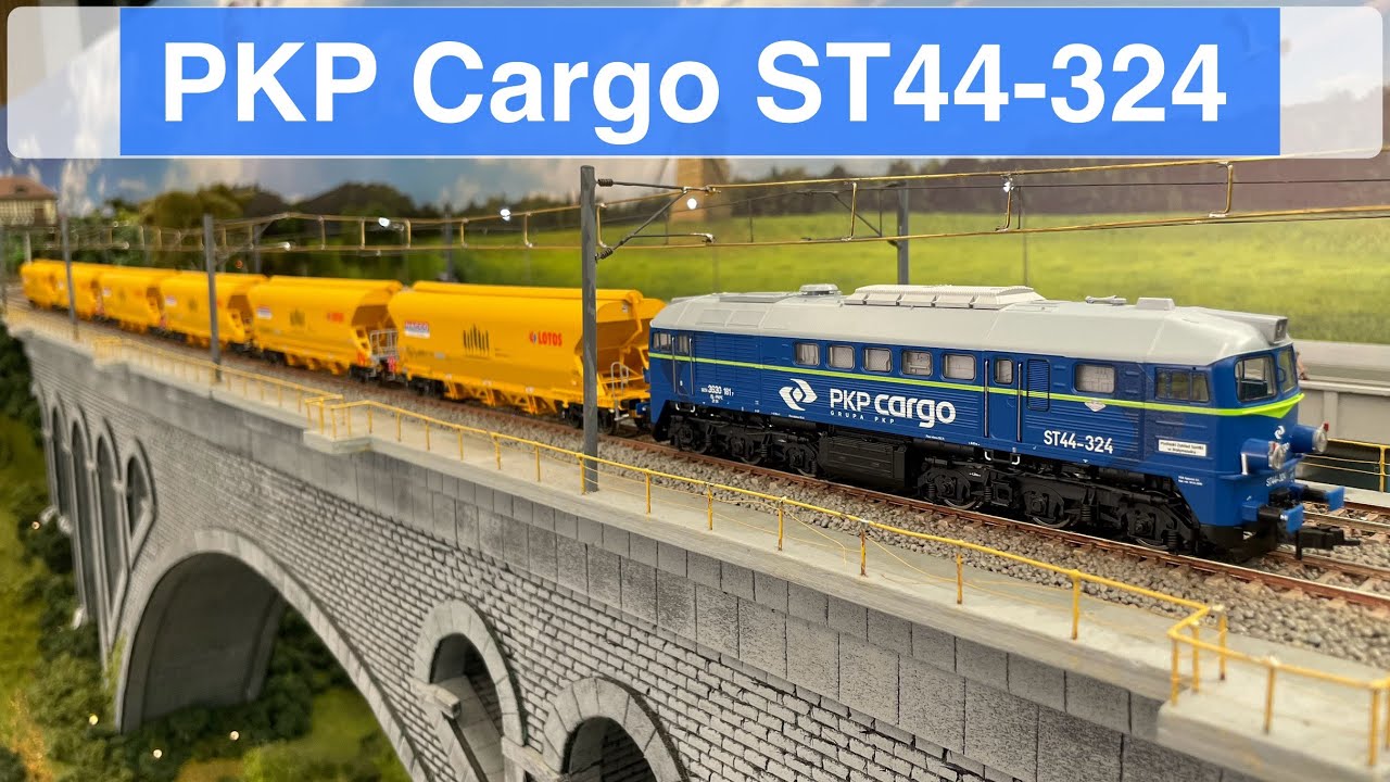 Na makiecie #H0: ST44-324 #PKPCargo transport zboża wagonami typu #Tagnpps firmy #NME #Lotos