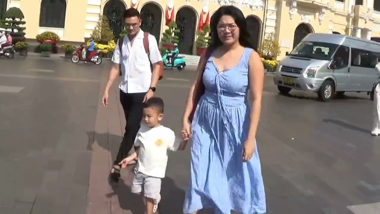 Minh Khôi đi chơi đường hoa Nguyễn Huệ P1