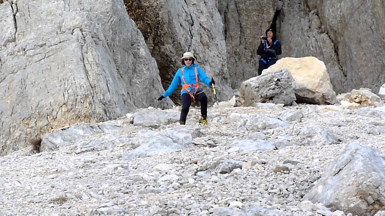 Ghiaione ripido con ramponi e picozza