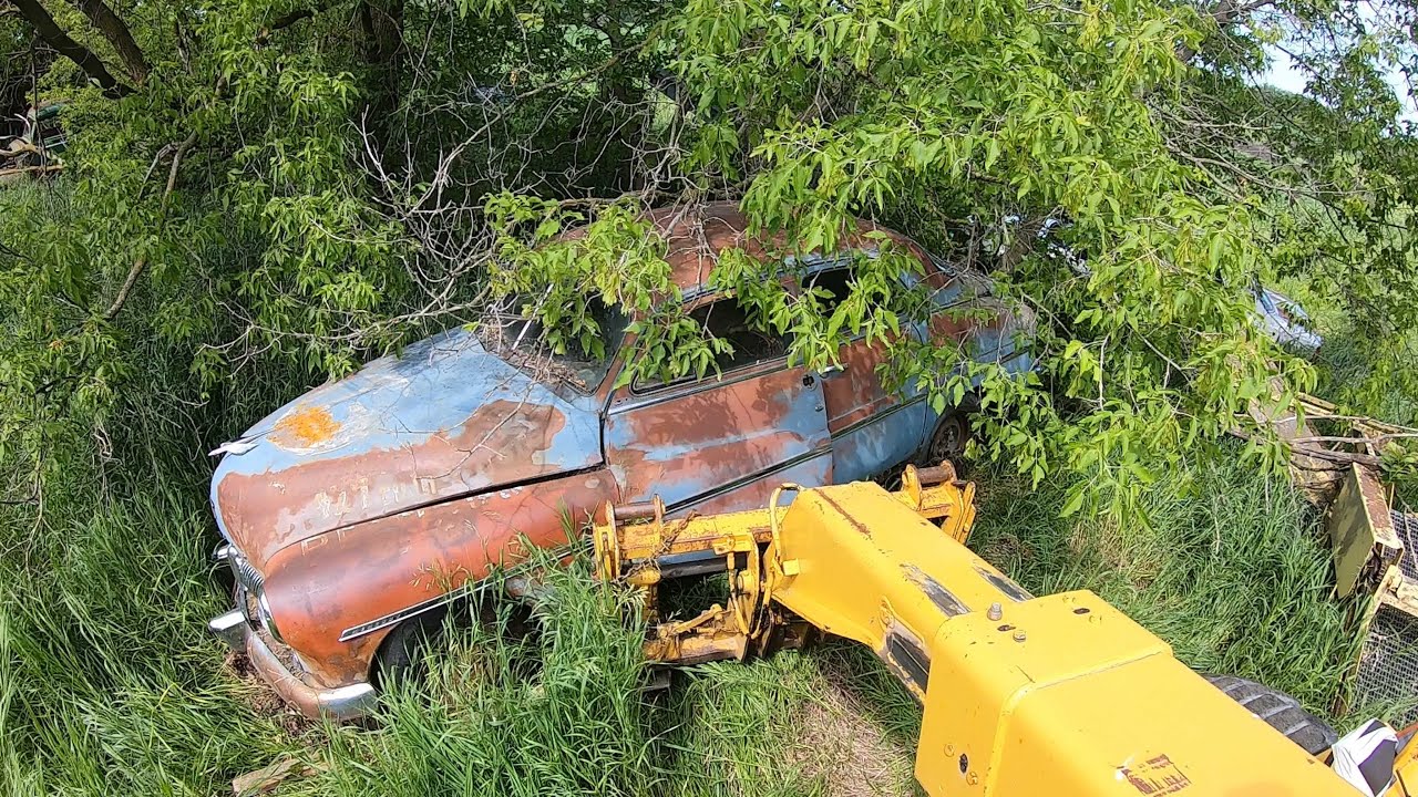 Removing abandoned vehicles from property