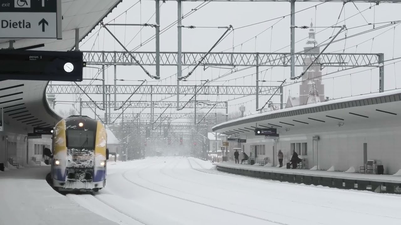 Pesa Acatus 2 EN77-004 Kraków Grzegórzki jako pociąg osobowy Kolei Małopolskich SKA 2 nr KMŁ 39513