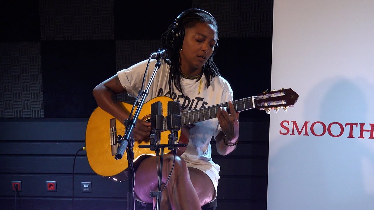 Smooth FM | Bia Ferreira - Só Você Me Faz Feliz