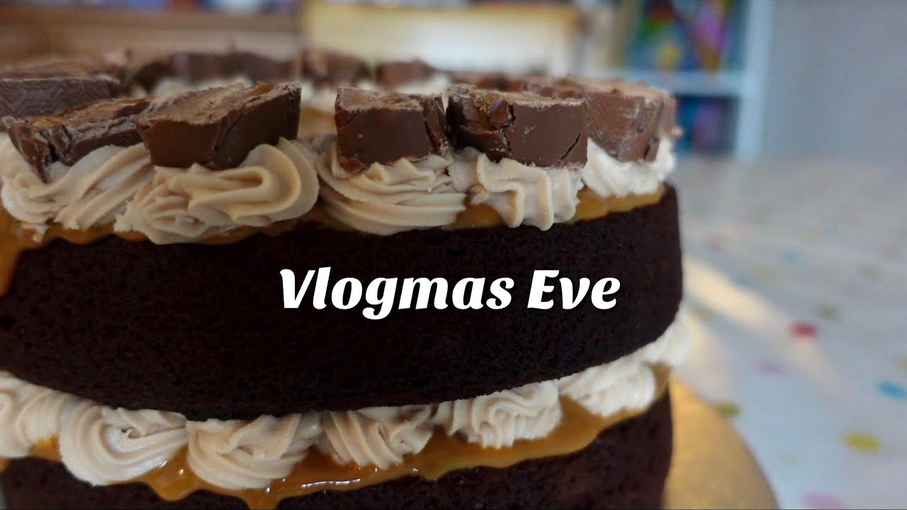 Vlogmas Eve • Birthday Celebrations, Mars Bar Cake & a Crochet Mammoth
