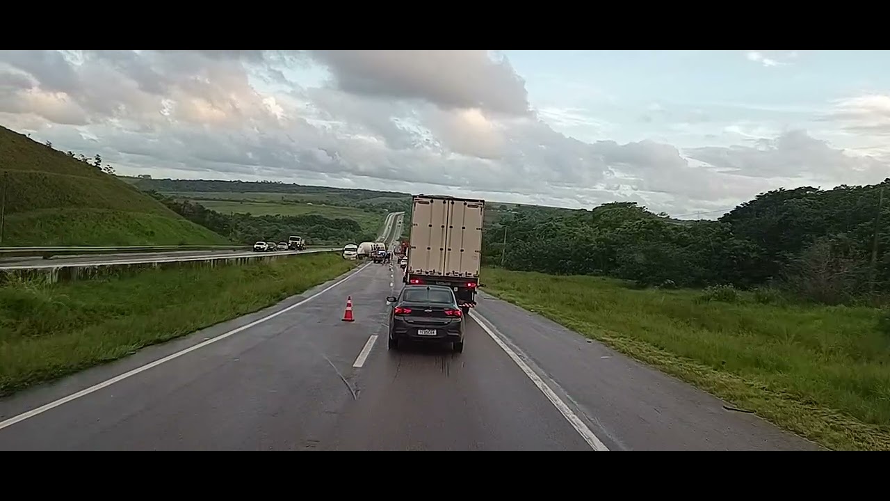 ACIDENTE BR 101 ESTADO DA PARAIBA OLHA ONDE FOI PARAR A CARRETA 