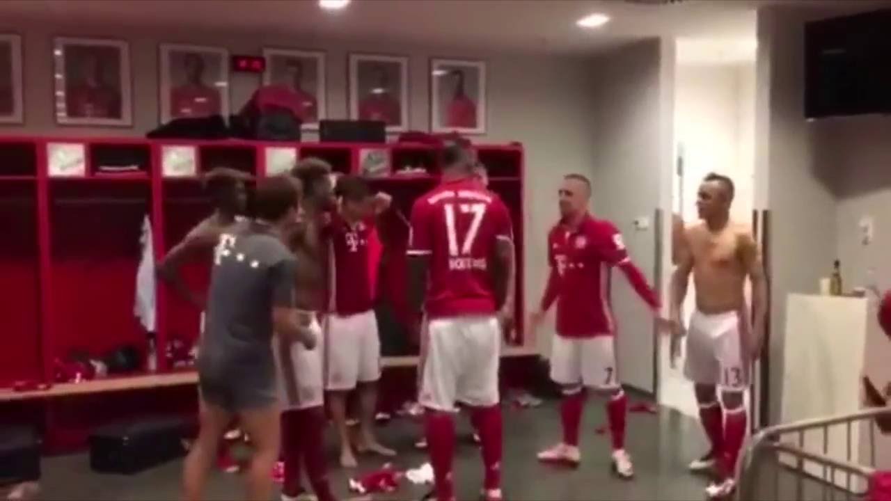 Bayern vs Dortmund ( Running Man Challenge !! )