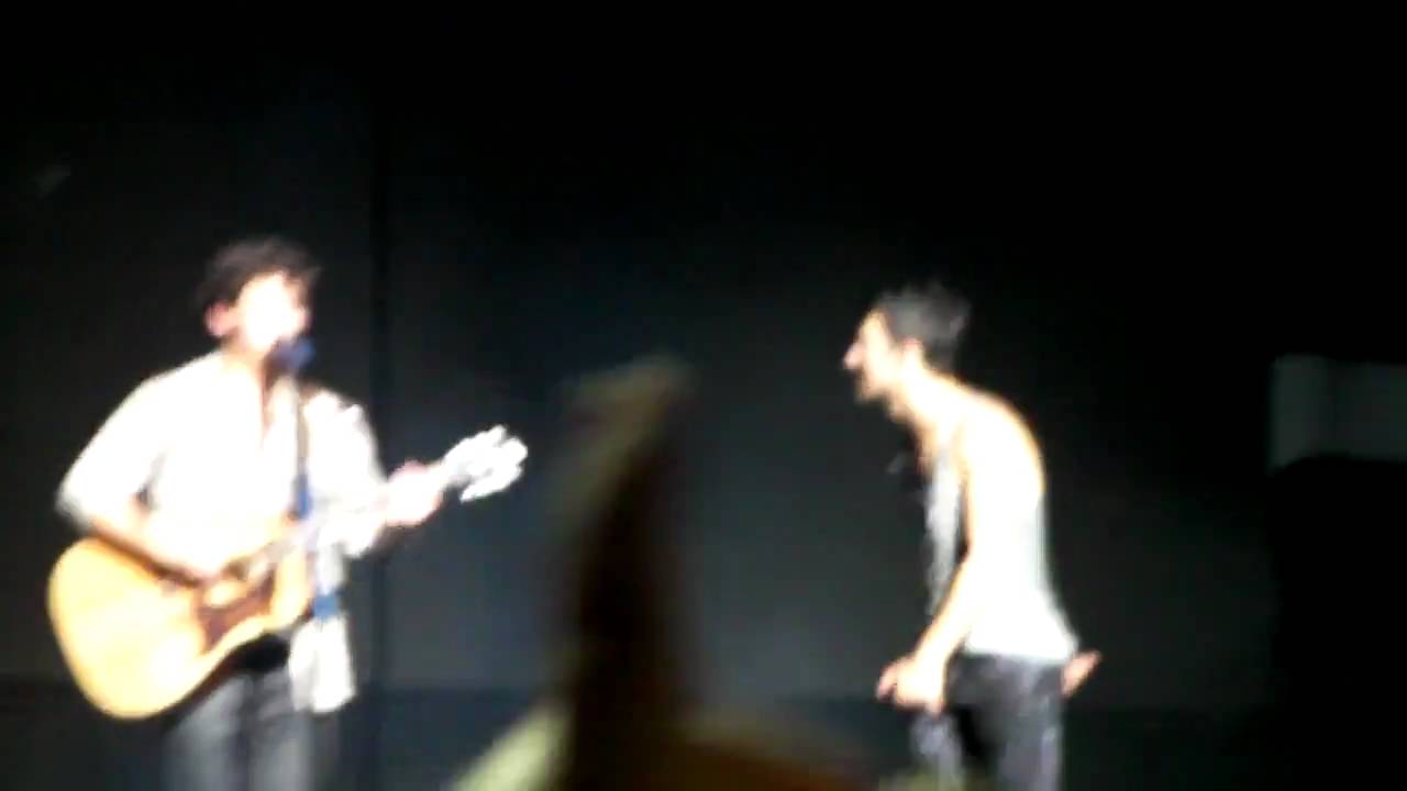 Jonas Brothers - Turn Right/ Biggest Fan - Live In Concert Tour 2010