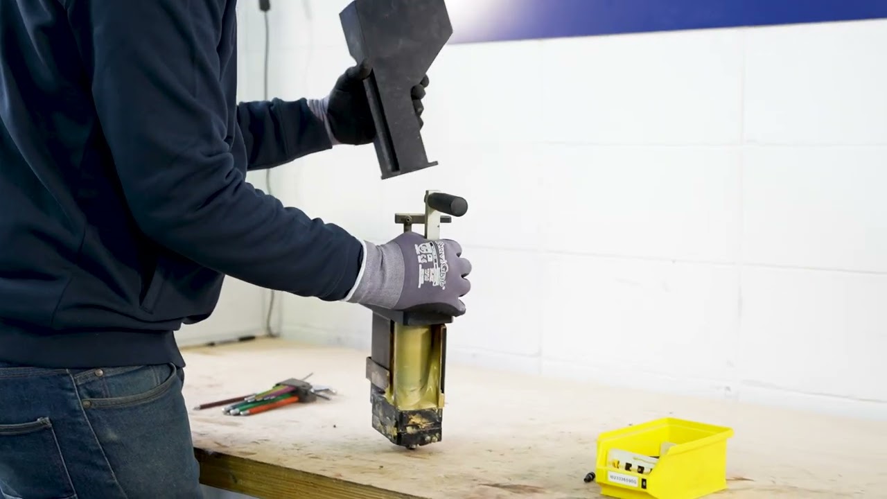 Glue pot maintenance service