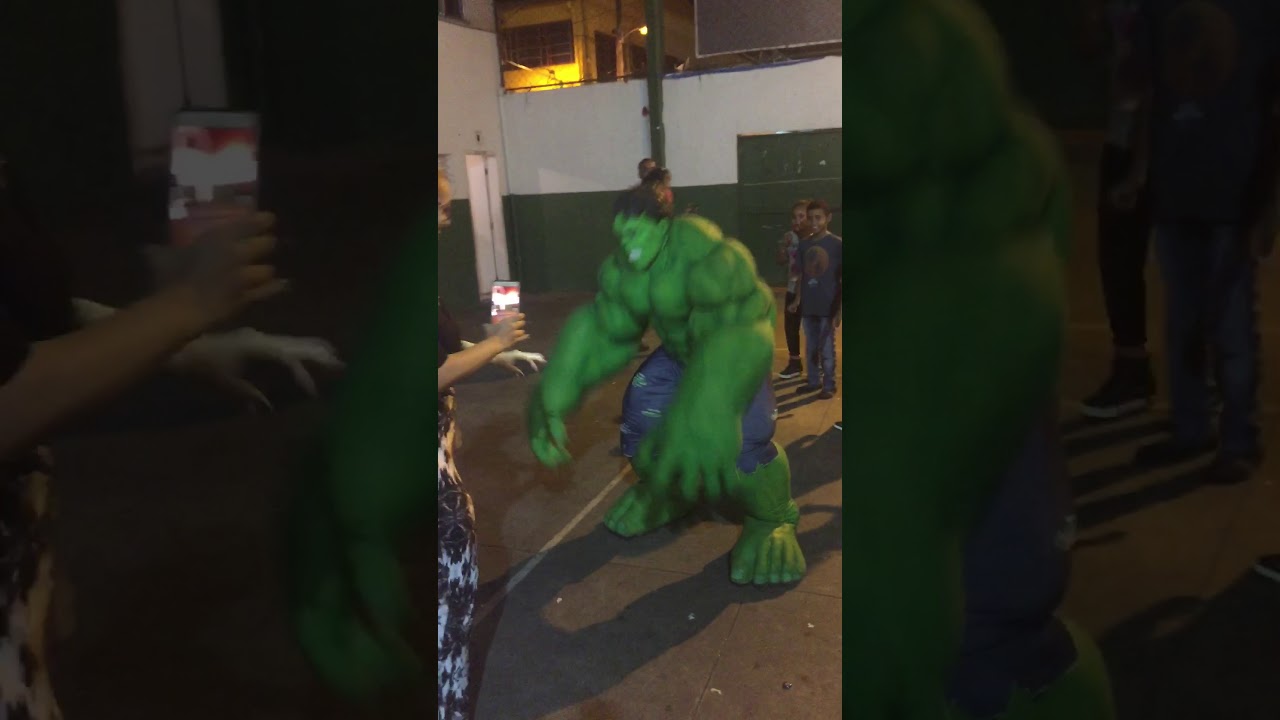 Personagem vivo Hulk e Capit&atilde;o Am&eacute;rica