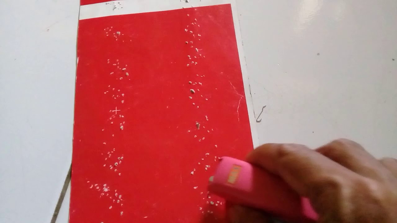 lagi beresin lapak makanan snack