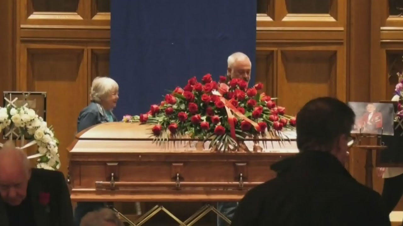 Mourners gather for Gordon Lightfoot visitation in Orillia, Ontario