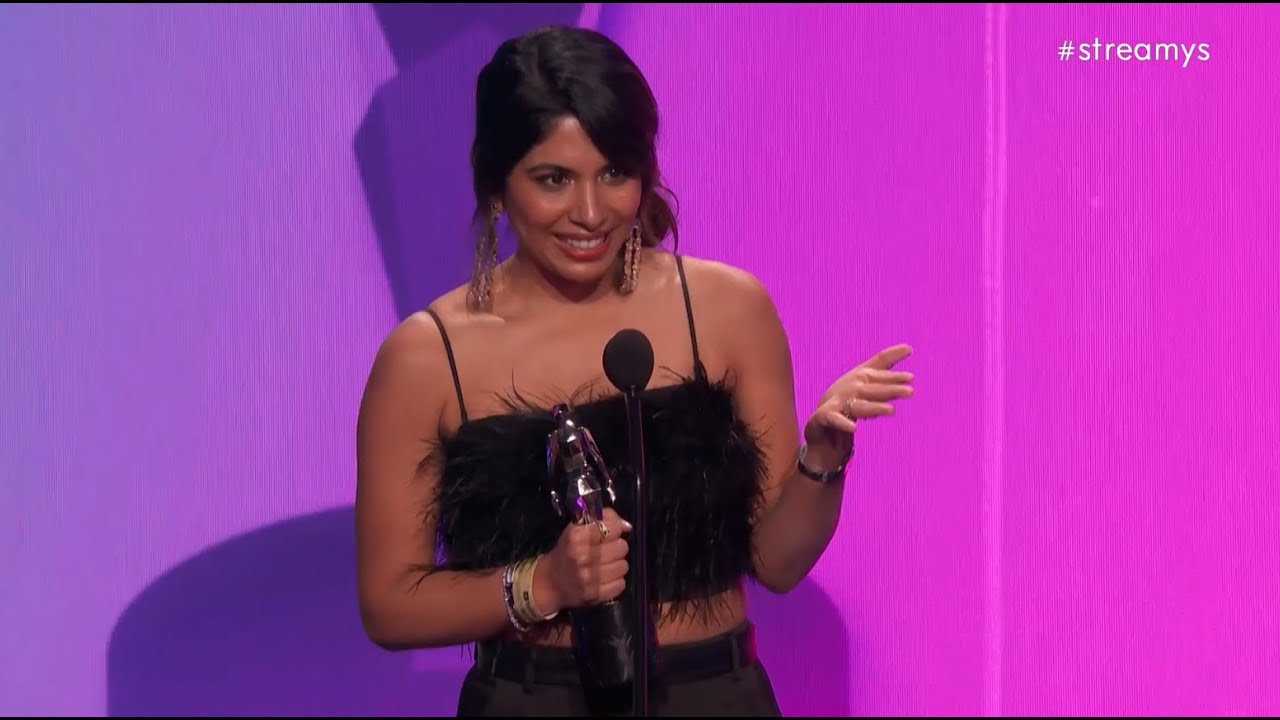 Ретт и Линк вручают Шине Мелвани награду за лучшую короткую форму | YouTube Streamy Awards 2022