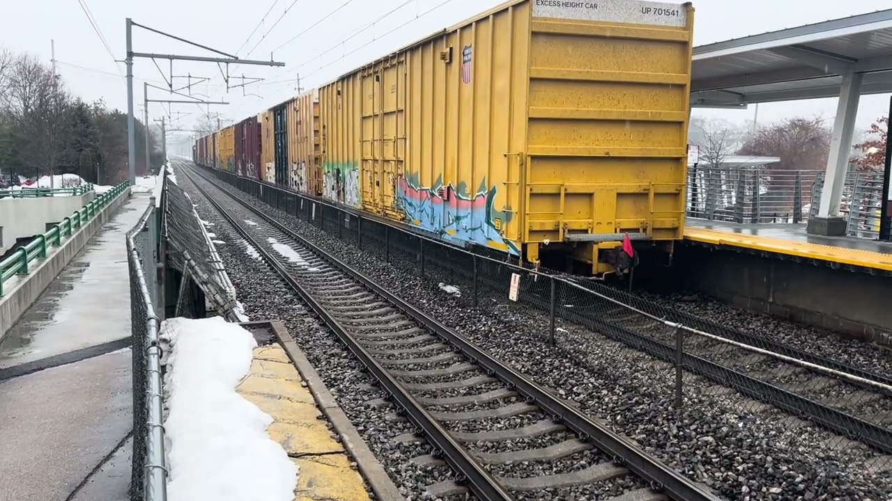 CSX local L011 at Mansfield station