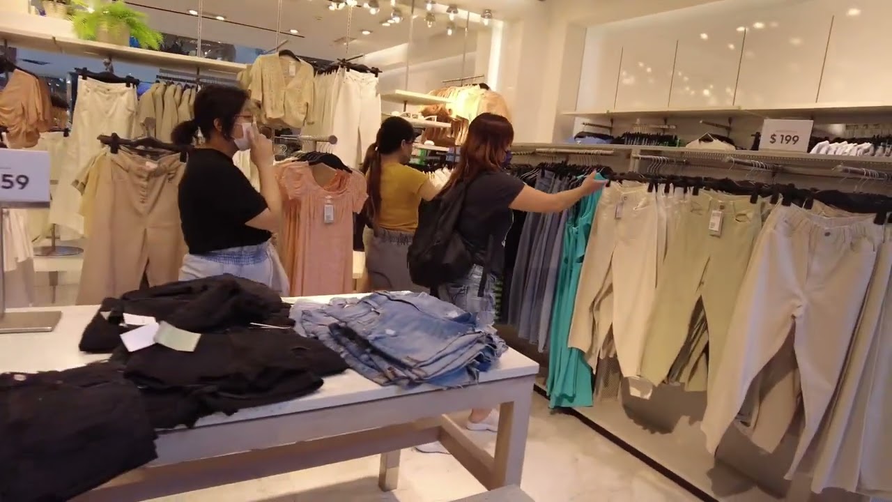 H&M WOMEN’S COLLECTION / AUGOST 2022