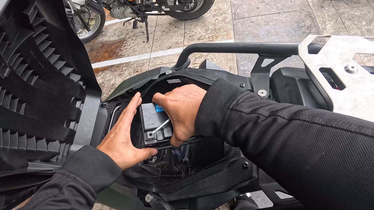 เปลี่ยนแบตเตอรี่ X-ADV 750 by yourself 