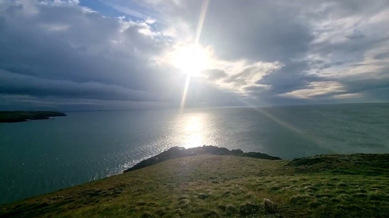 ##sky #clouds #windy #sea #ocean #porthtrecastell #cablebay 