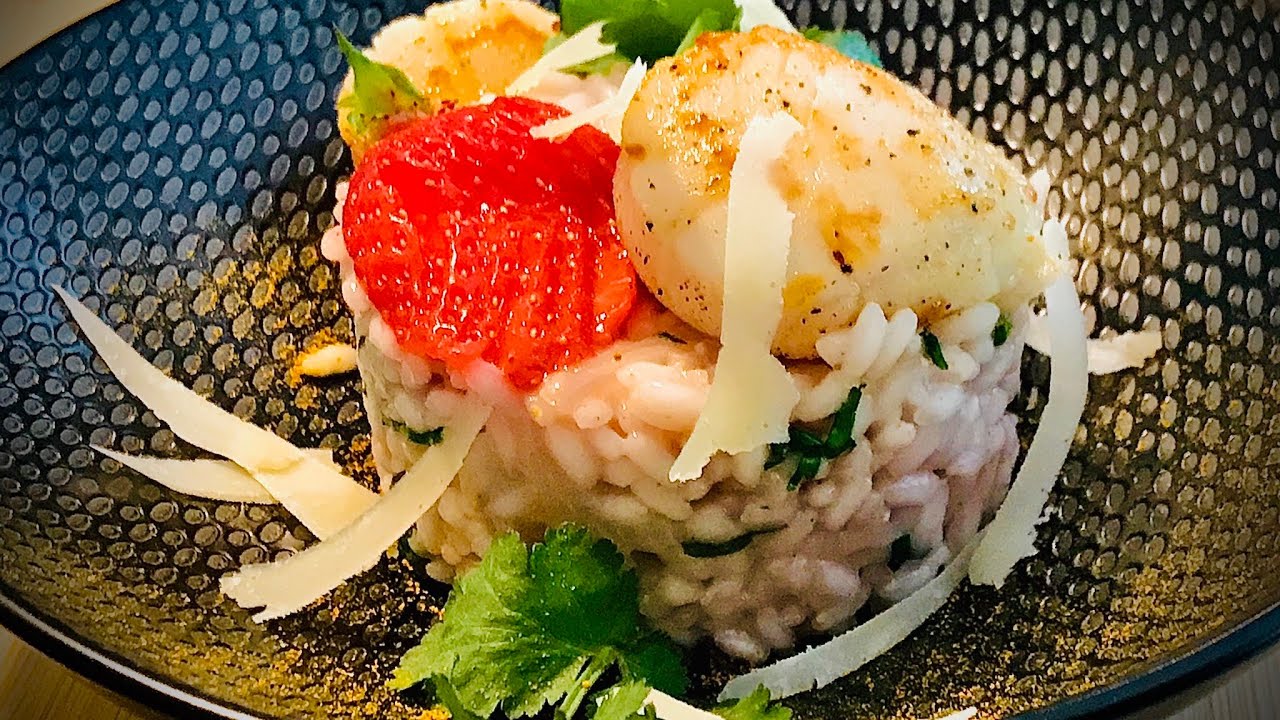 RISOTTO ORIGINAL AUX ST JACQUES, FRAISES, CHAMPAGNE ET CORIANDRE