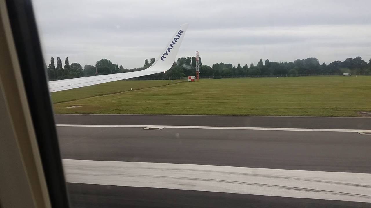 Ryanair very windy takeoff from Birmingham