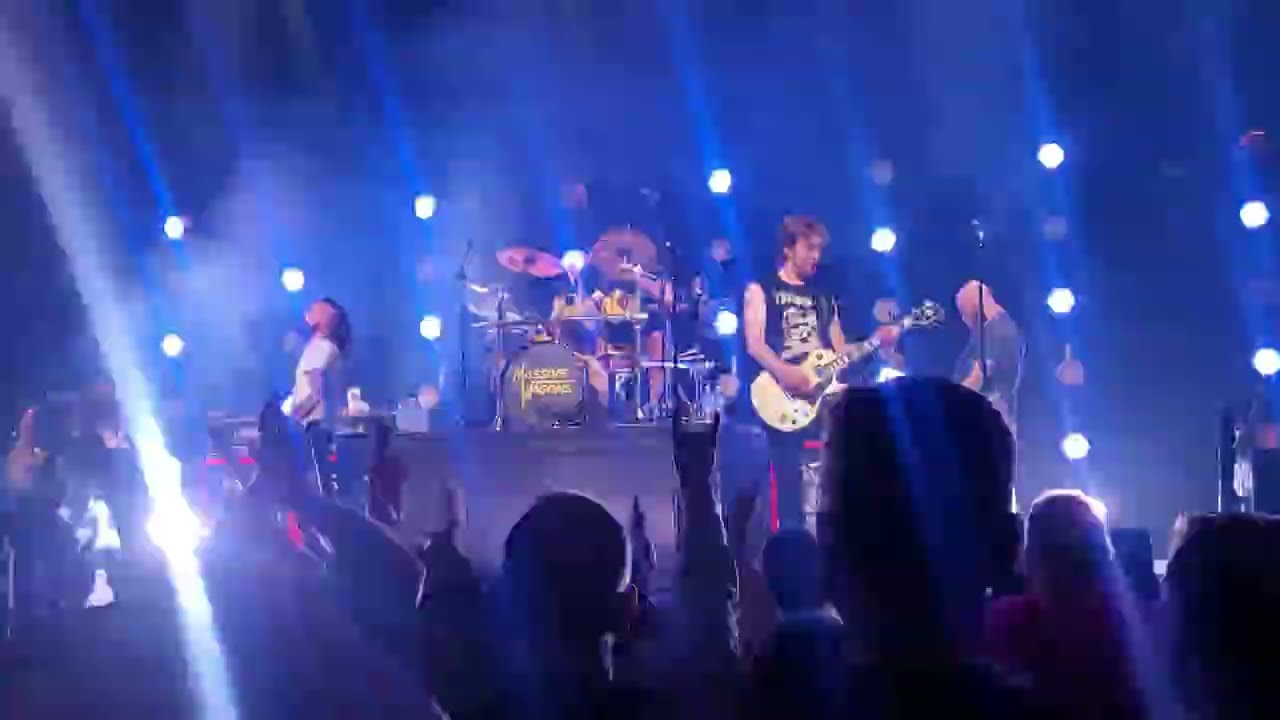 Massive Wagons -  Billy Ballonhead - Parr Hall, Warrington - 07.02.2026