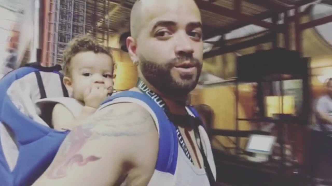 El artista urbano nacho jugando las escondida con sus 4 hijos