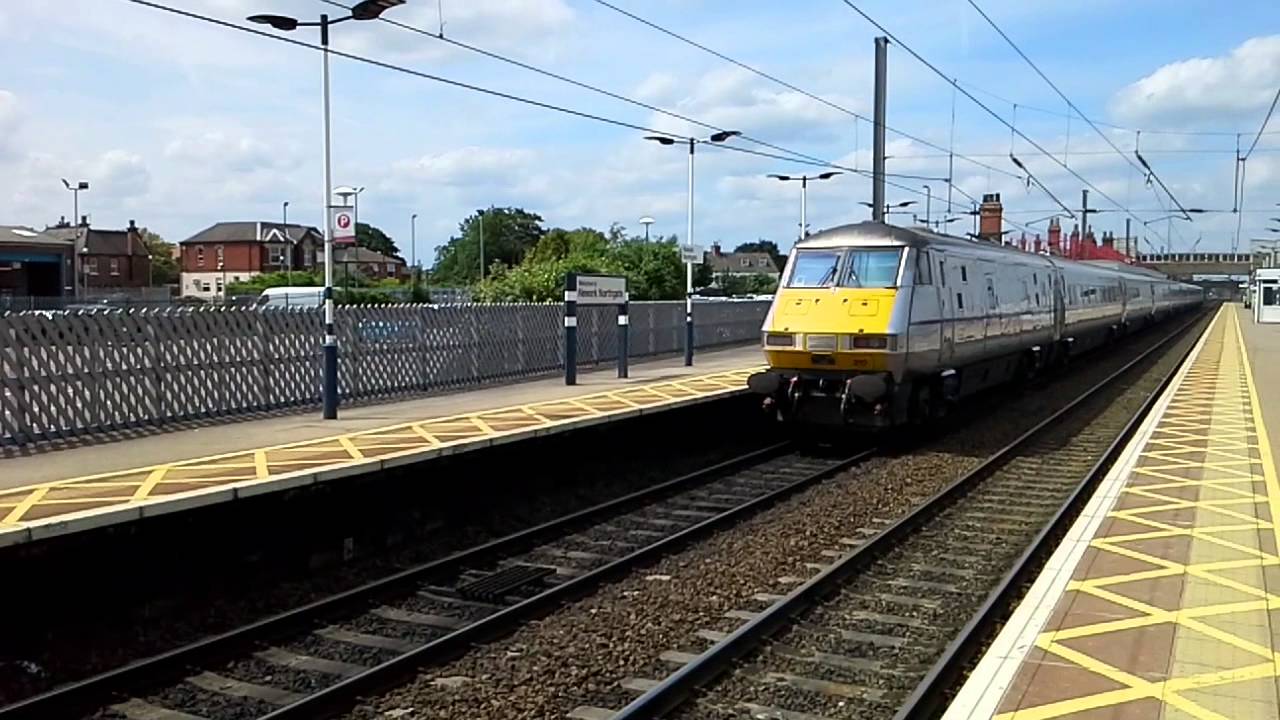 Trains at: Newark North Gate, ECML, 29/06/15