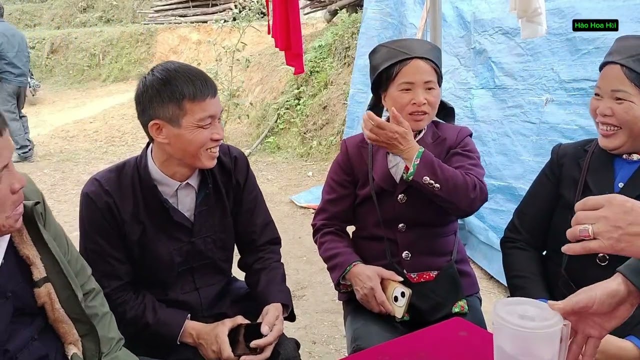 Cặp đôi trai gái vào nhà mới gặp nhau hát sli rất hay #haohoahoi