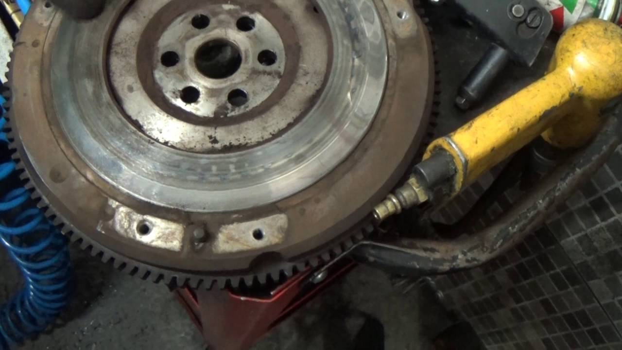 Troca do kit de embreagem Fiat Uno e revisão nos freios traseiros