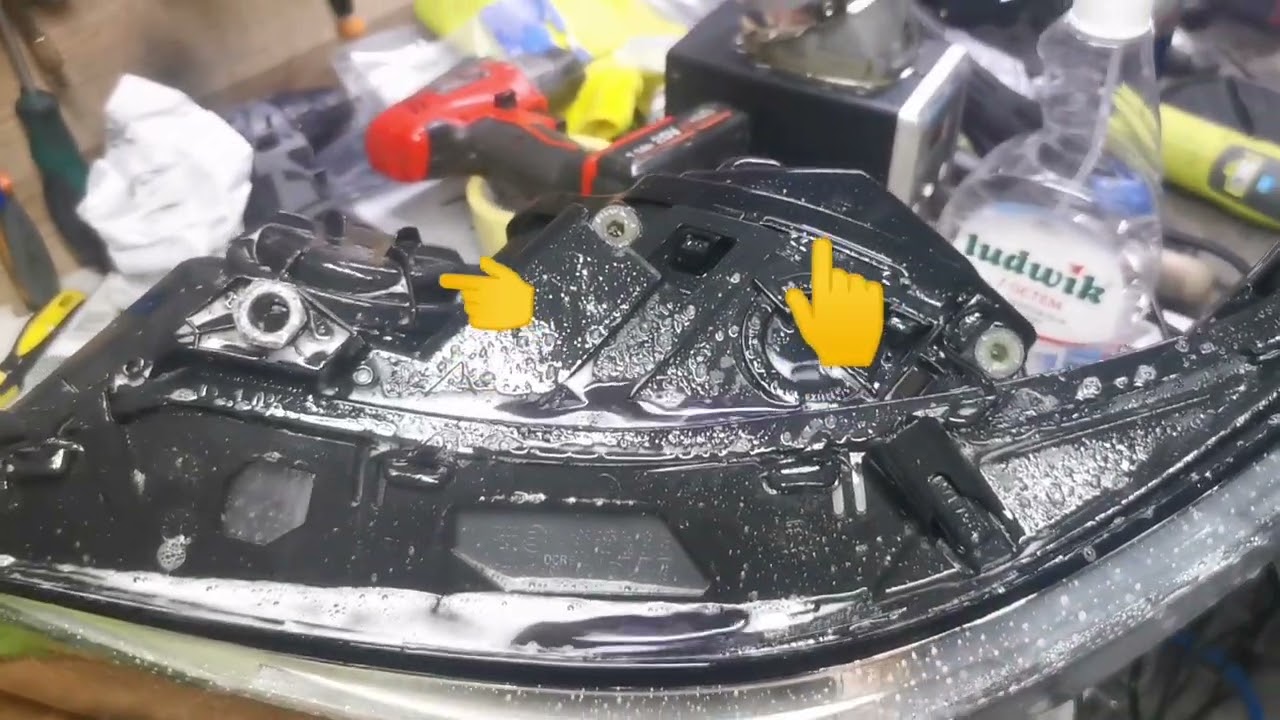 BMW5 e60 E61 dlaczego lampy parują? skąd woda wewnątrz lampy