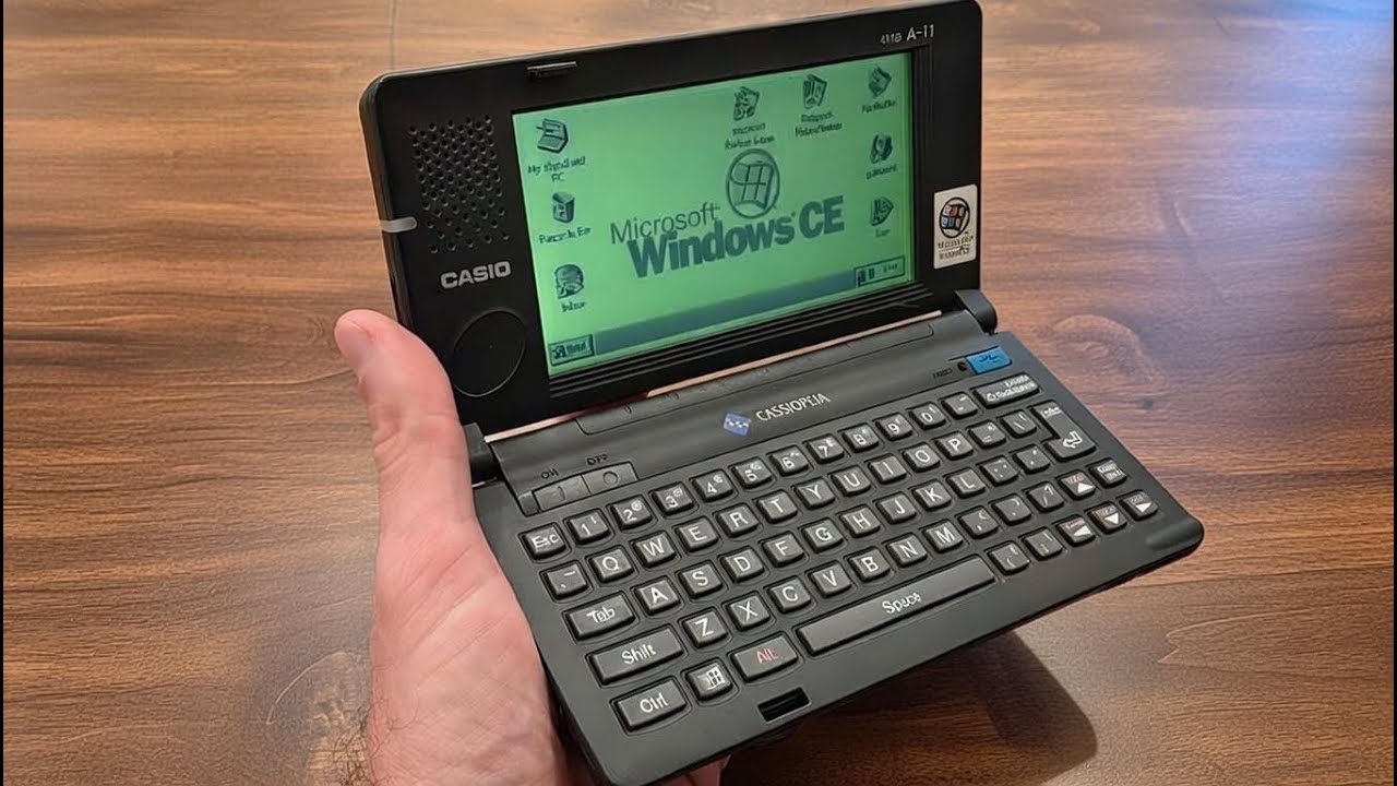 Портативный персональный компьютер Casio 1997 года выпуска.